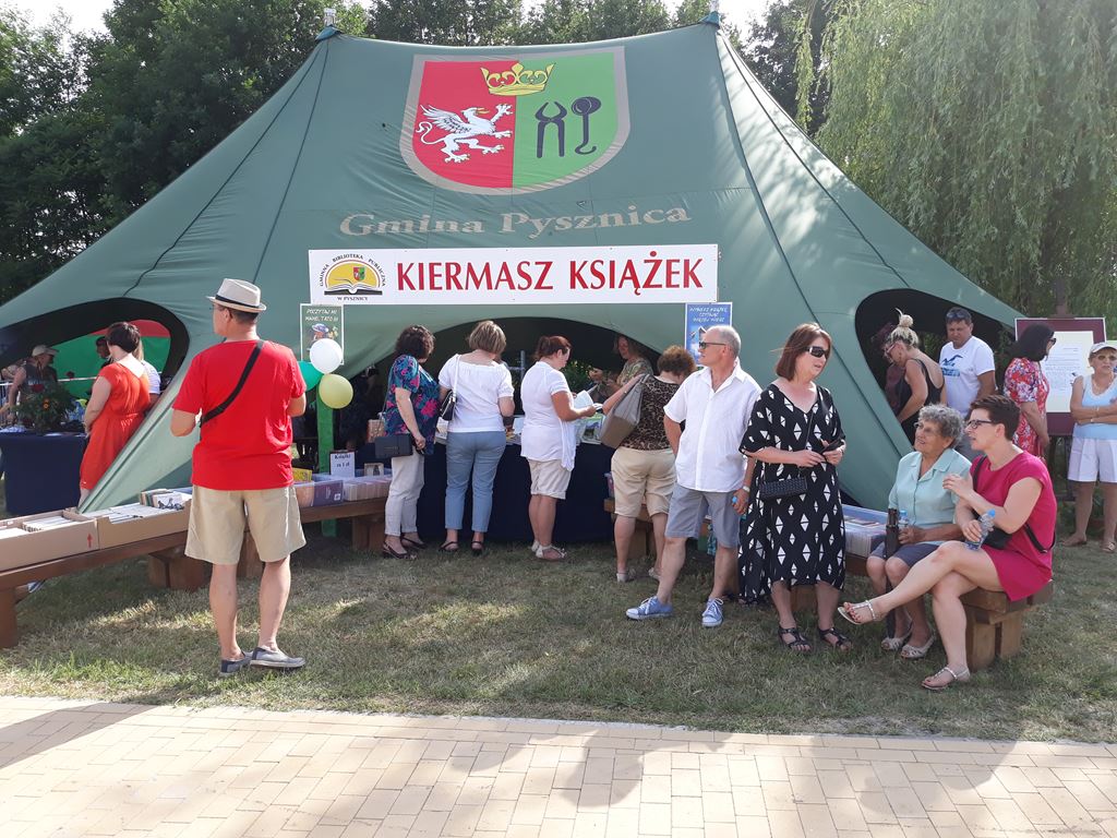 Kiermasz książki w tracie XII Jarmarku Królewskiego Pysznica 2019