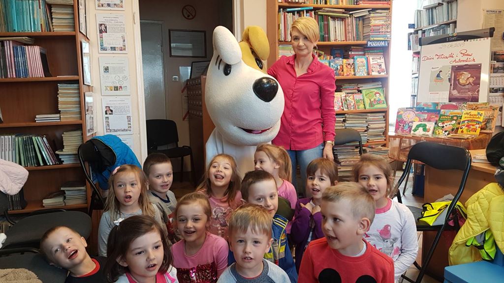 Aktywne czytanie oraz teatrzyk postaci bajkowych w bibliotekach