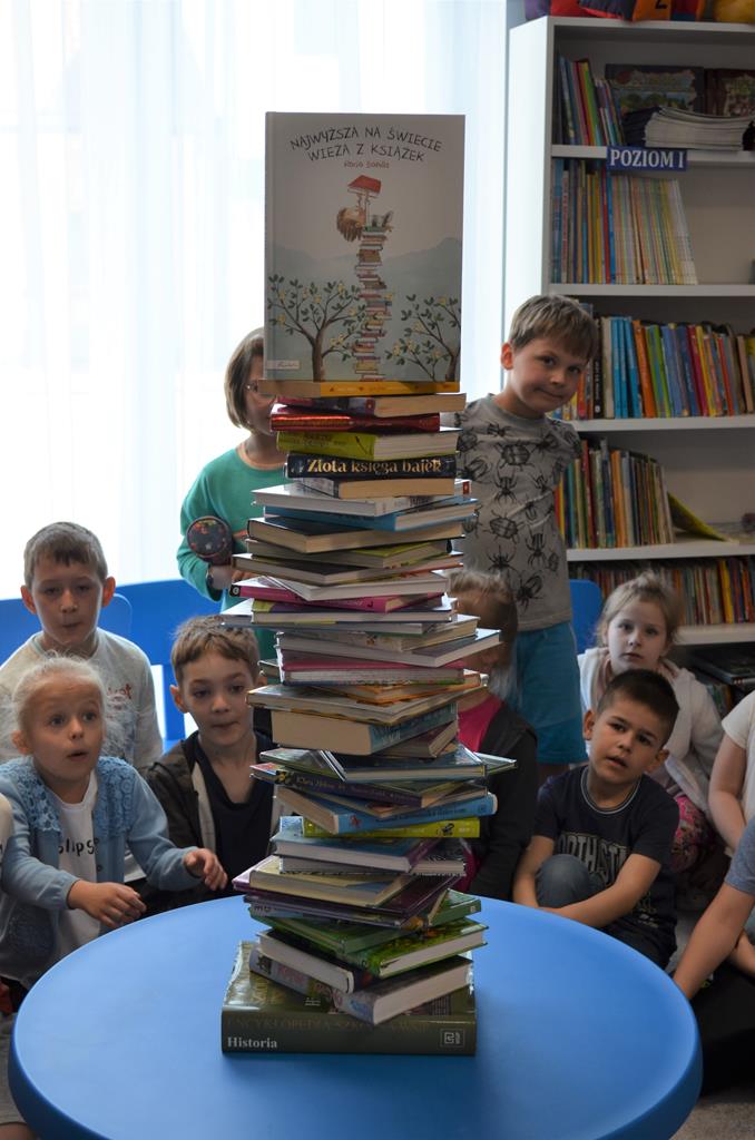 Najwyższa na świecie wieża z książek